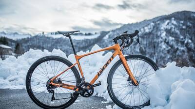 Gravel test in the winter Alps